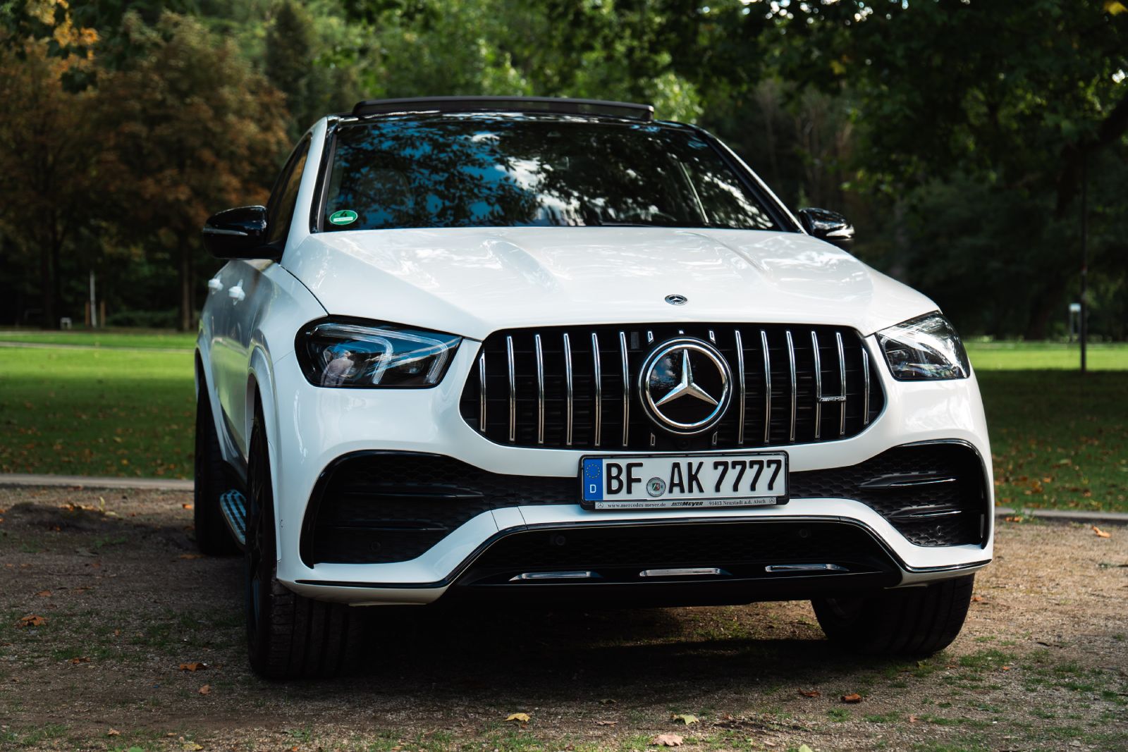 Mercedes GLE 53 Coupé in Weiß – Frontansicht
